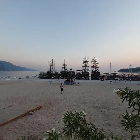 Stunning In Oludeniz With Seaview And Pool Apartamento